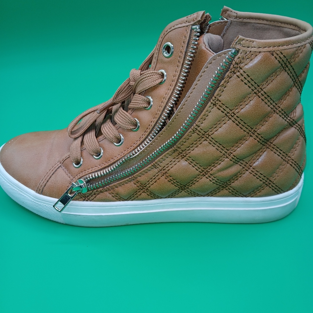 Steve Madden Quilted Tan High-Top Zipper Sryle Sneakers
